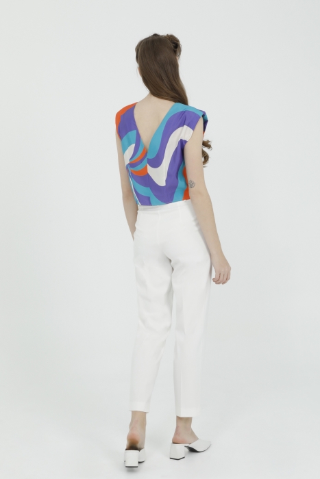 Gizia Ecru Trousers With Straight Carrot Trotter Pockets. 3