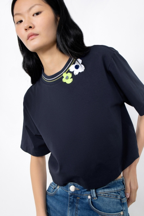 Gizia Blue Tshirt with Ribband Collar. 2