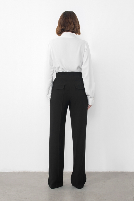 Gizia Black Wide Leg Trousers with Flap Pockets on the Back. 4