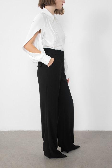 Gizia Black Wide Leg Trousers with Flap Pockets on the Back. 3