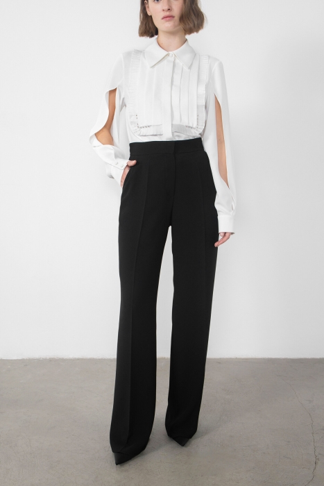 Gizia Black Wide Leg Trousers with Flap Pockets on the Back. 2