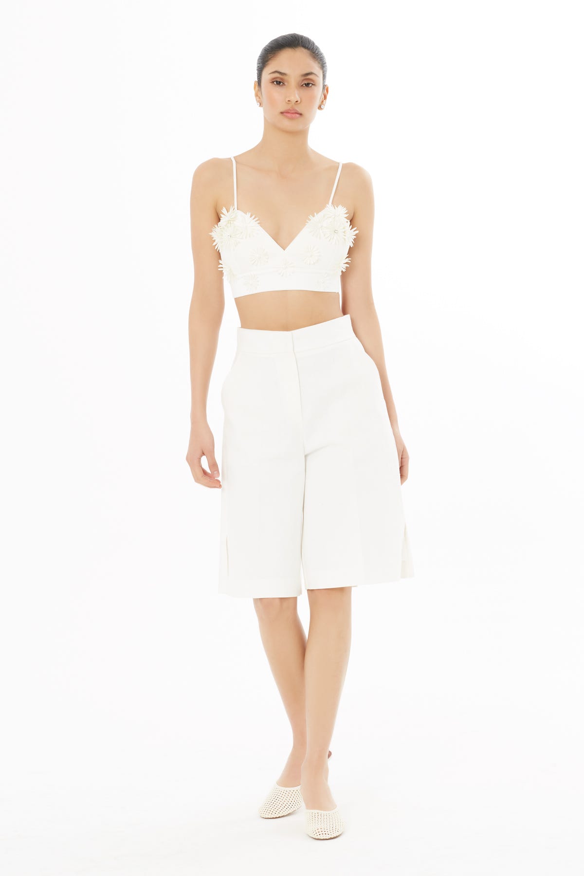 Paçaları Yırtmaçlı Bermuda