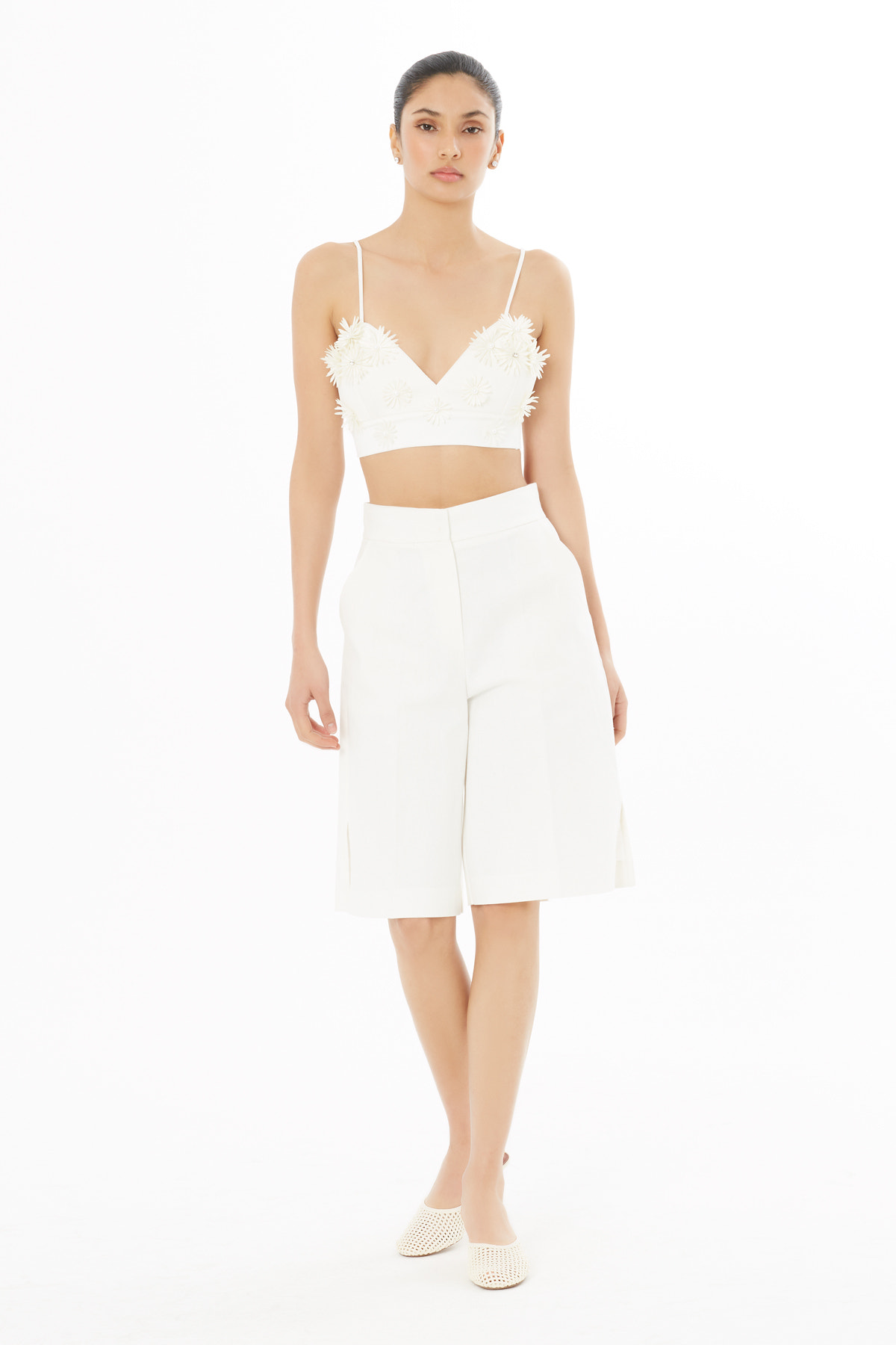 Paçaları Yırtmaçlı Bermuda