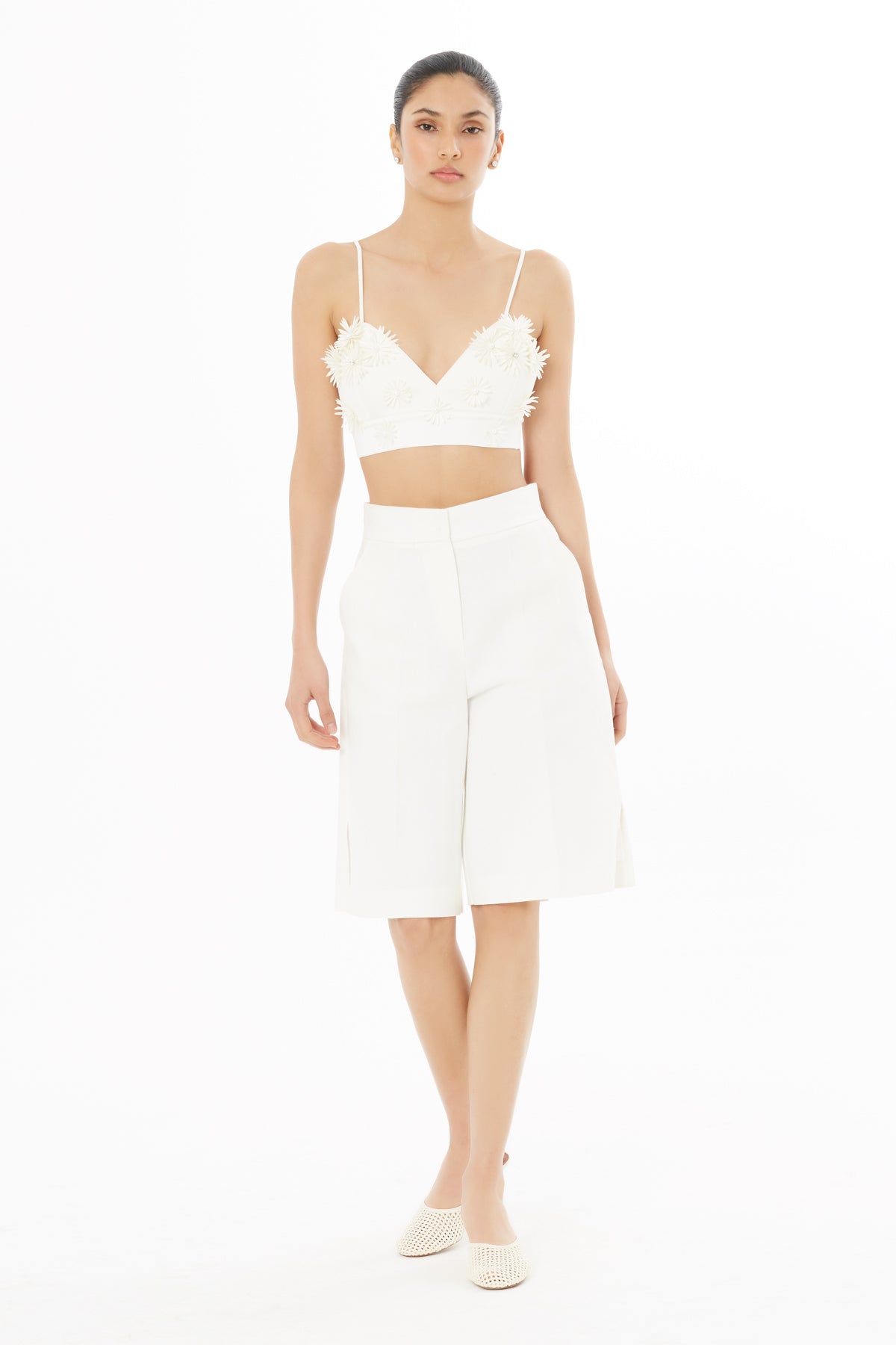 Paçaları Yırtmaçlı Bermuda