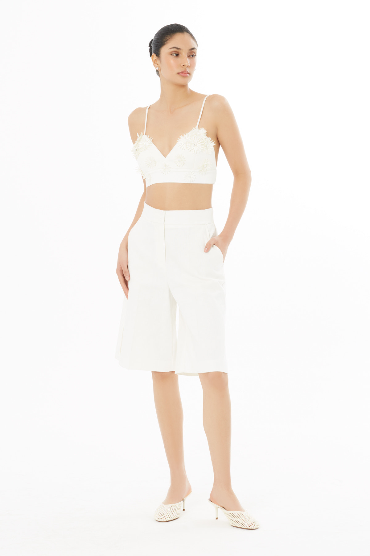 Paçaları Yırtmaçlı Bermuda