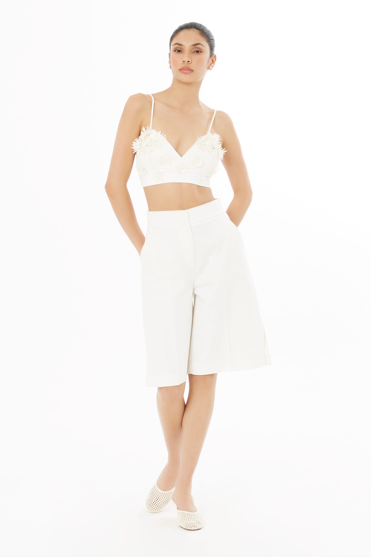 Paçaları Yırtmaçlı Bermuda