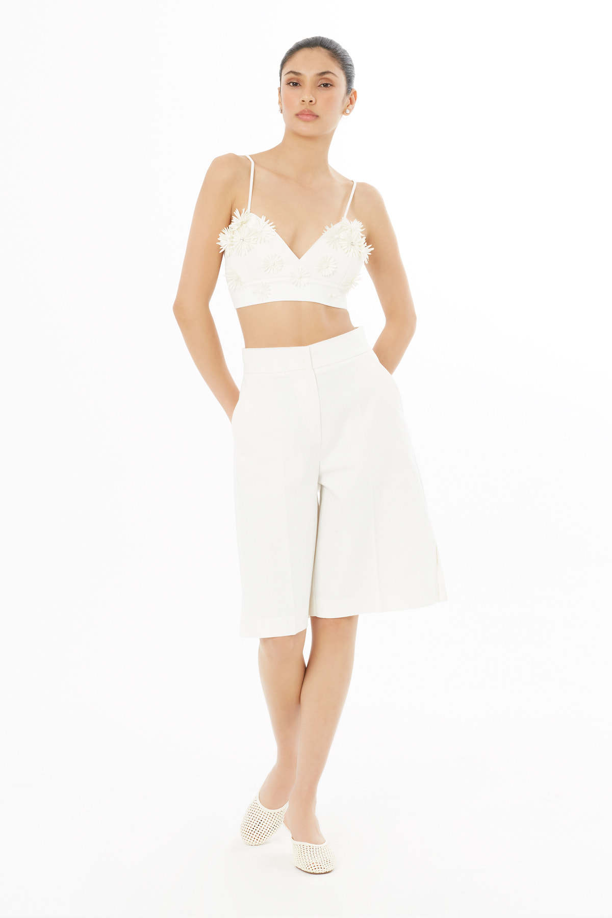 Paçaları Yırtmaçlı Bermuda