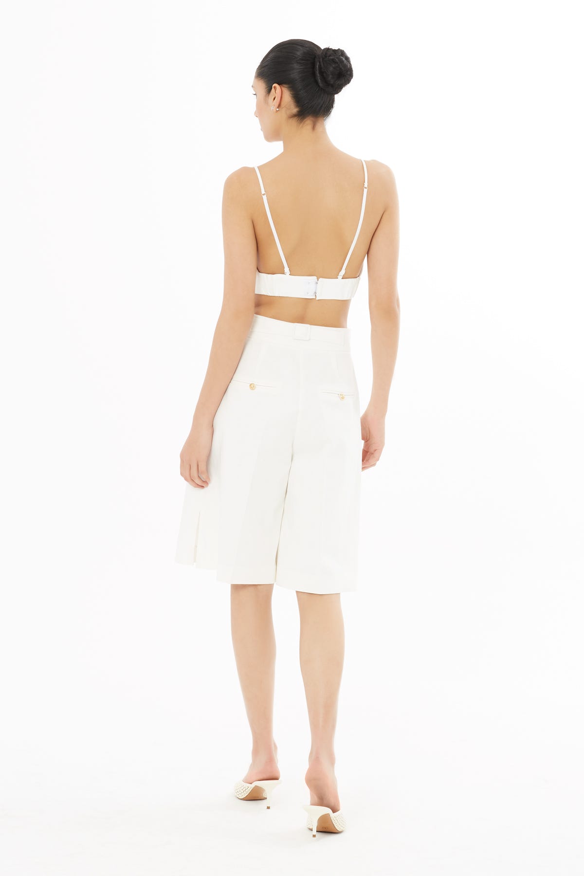 Paçaları Yırtmaçlı Bermuda