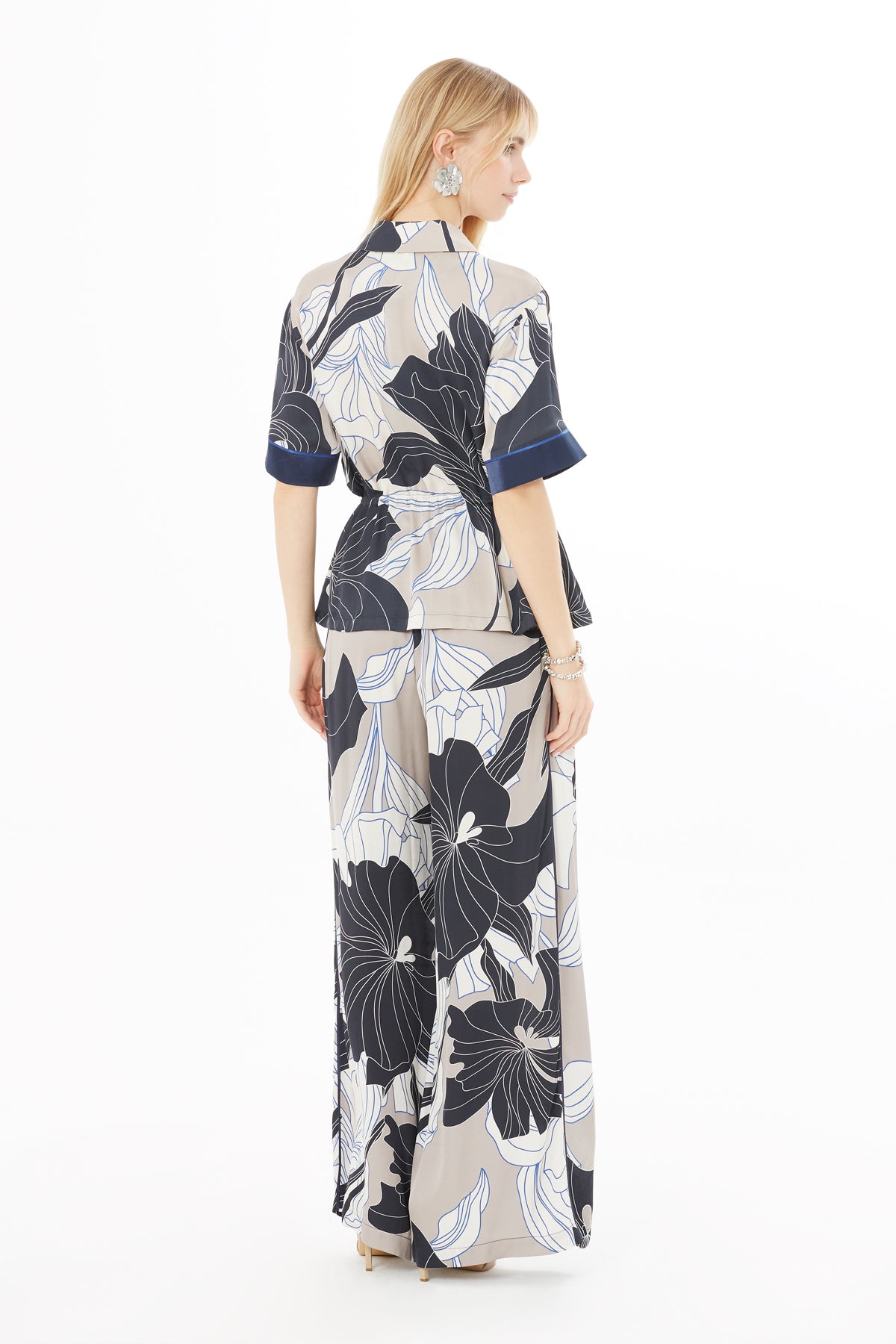 Beli Kuşaklı Kısa Kollu Bluz