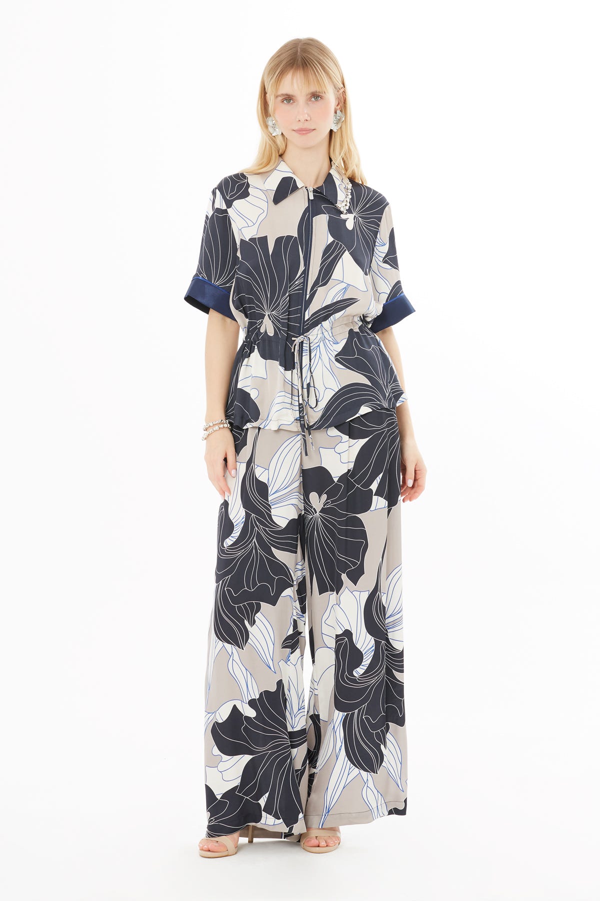 Beli Kuşaklı Kısa Kollu Bluz