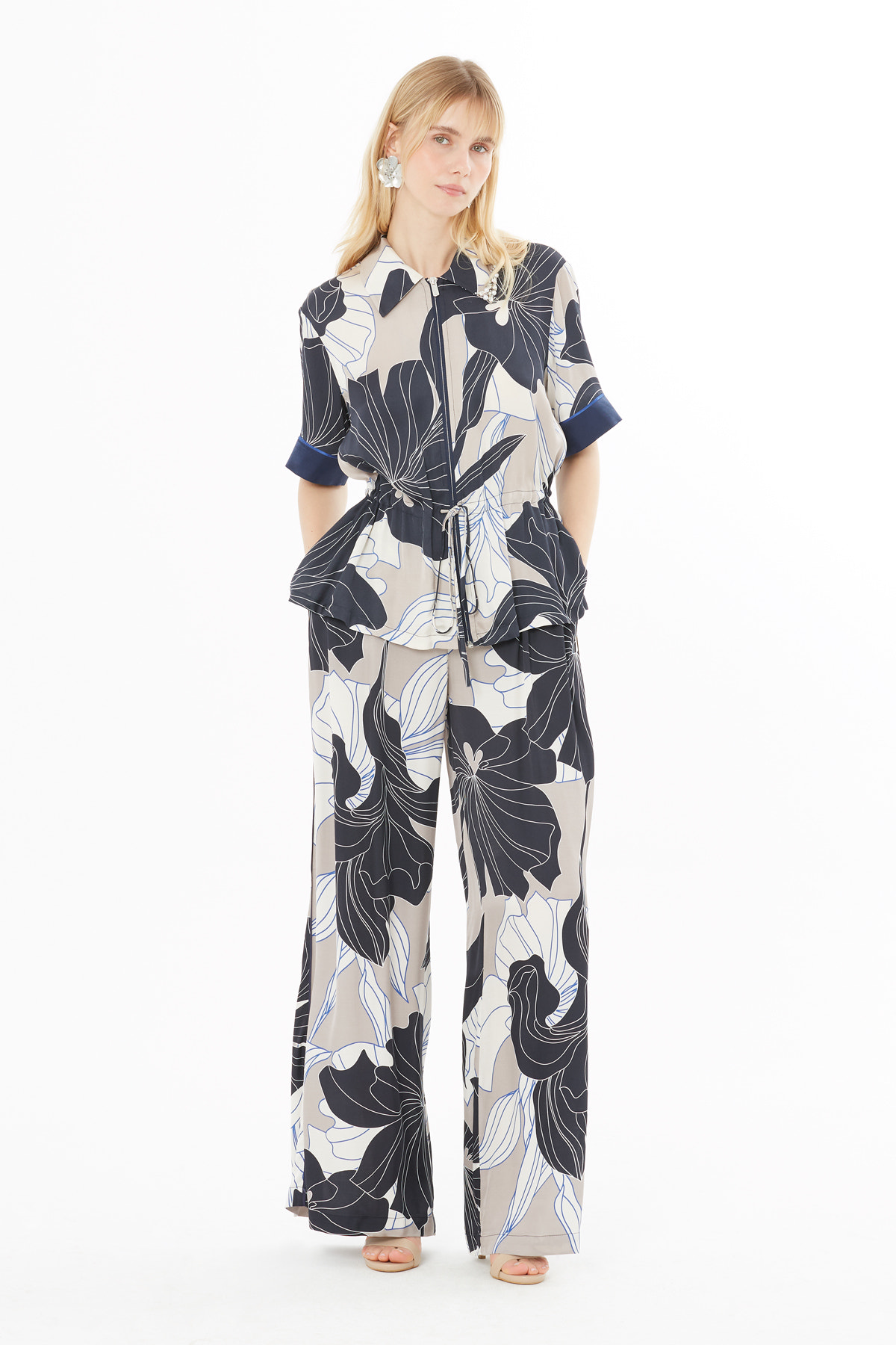 Beli Kuşaklı Kısa Kollu Bluz