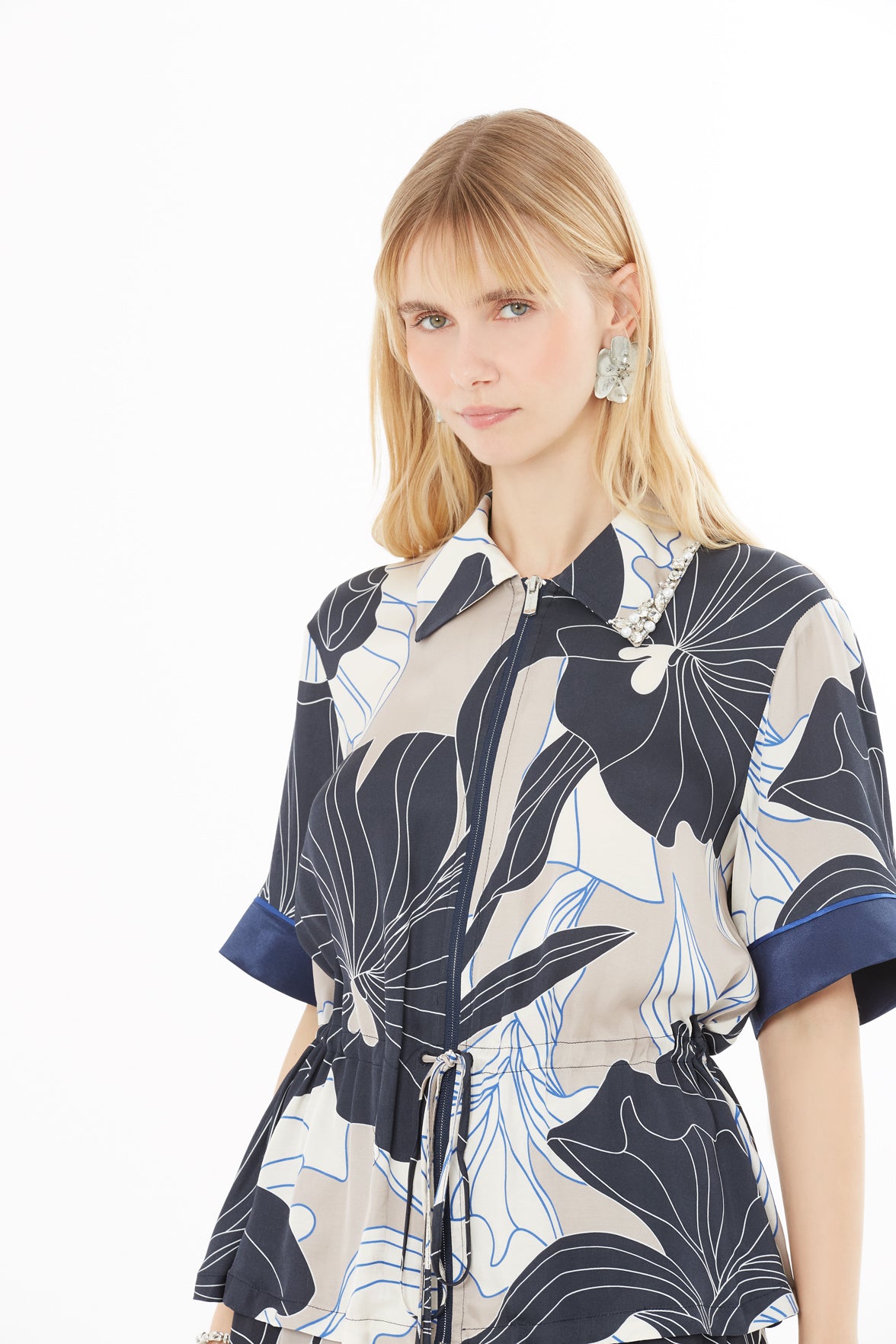 Beli Kuşaklı Kısa Kollu Bluz