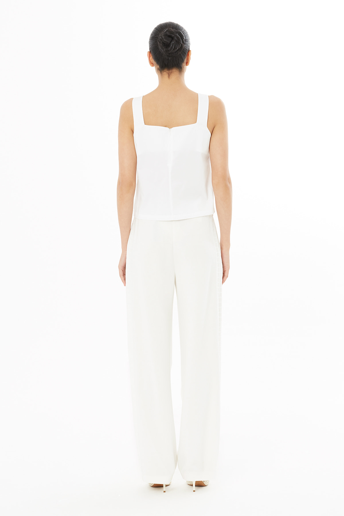 Kalın Askılı İşlemeli Bluz