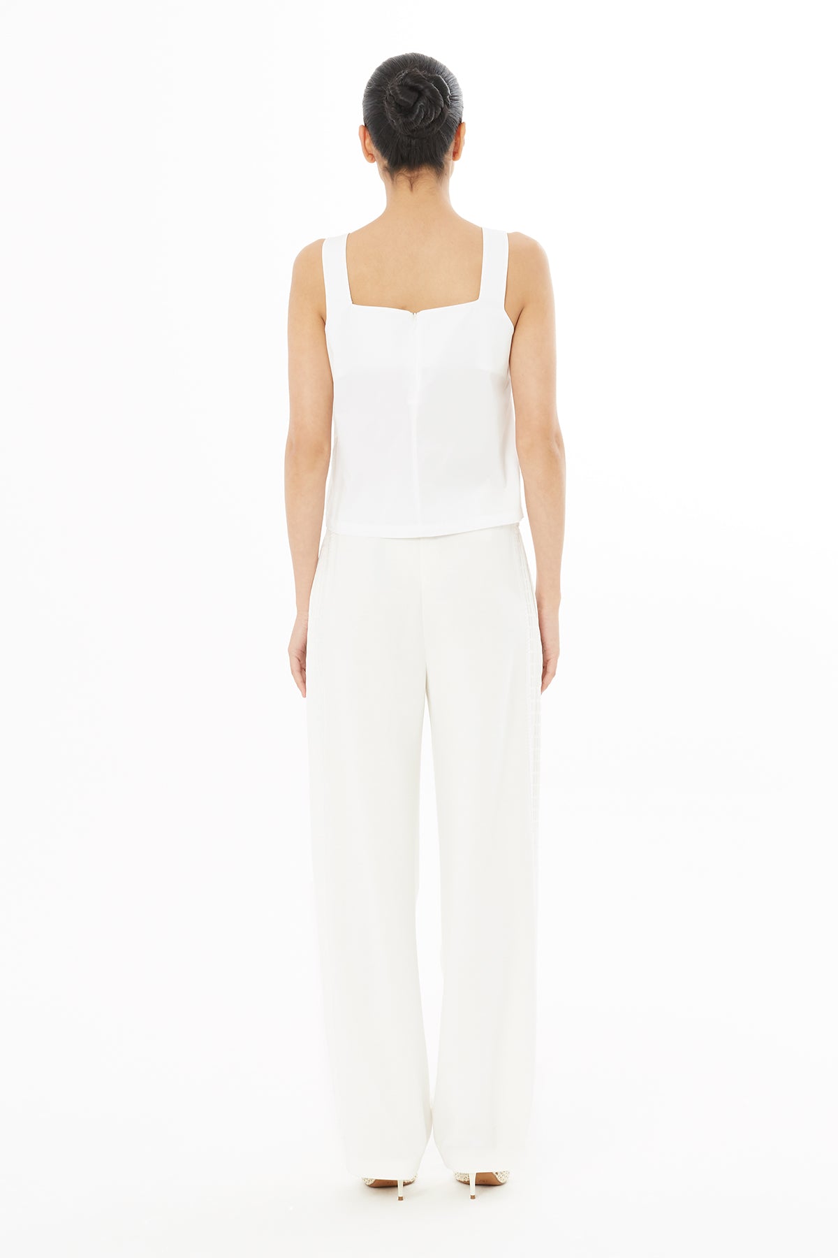 Kalın Askılı İşlemeli Bluz