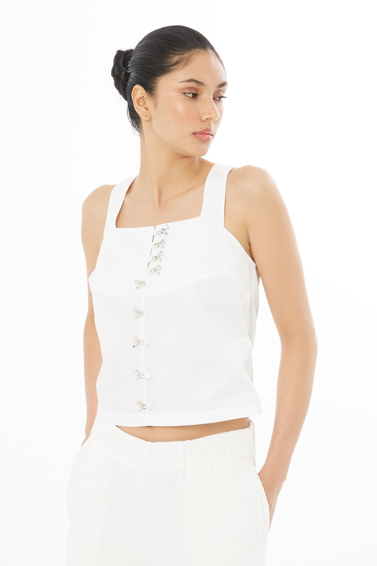 Kalın Askılı İşlemeli Bluz