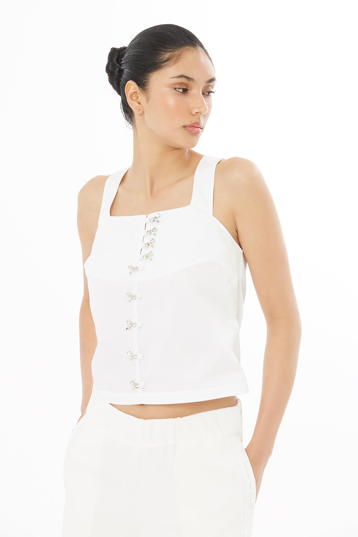 Kalın Askılı İşlemeli Bluz