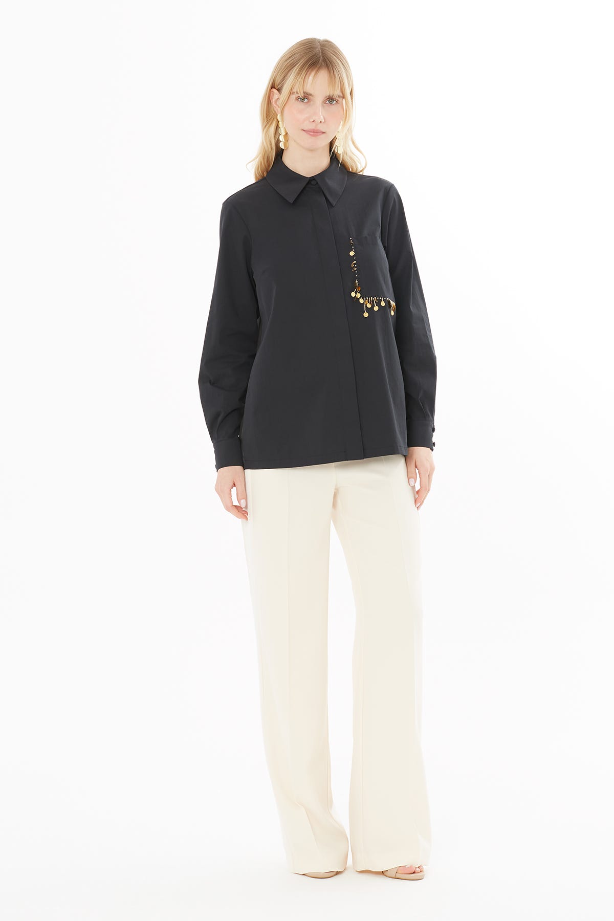 Sırtı Tül Detaylı Gömlek