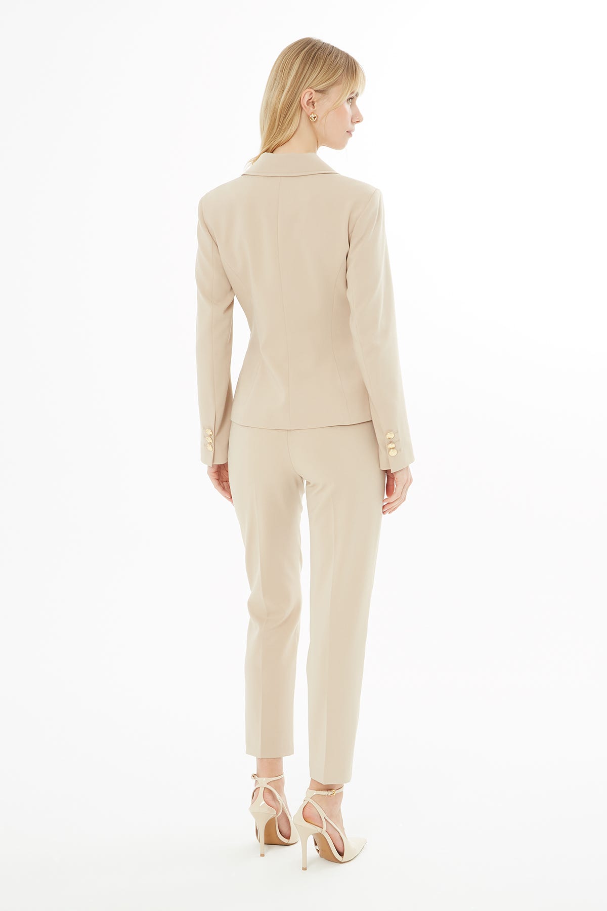 Kruvaze Ceket Ve Bilek Boy Pantolonlu Takım