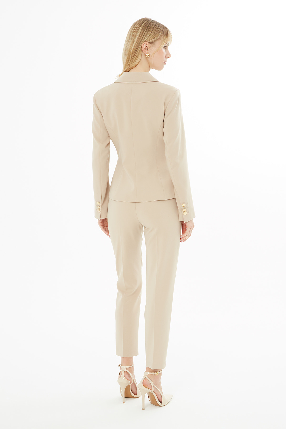 Kruvaze Ceket Ve Bilek Boy Pantolonlu Takım