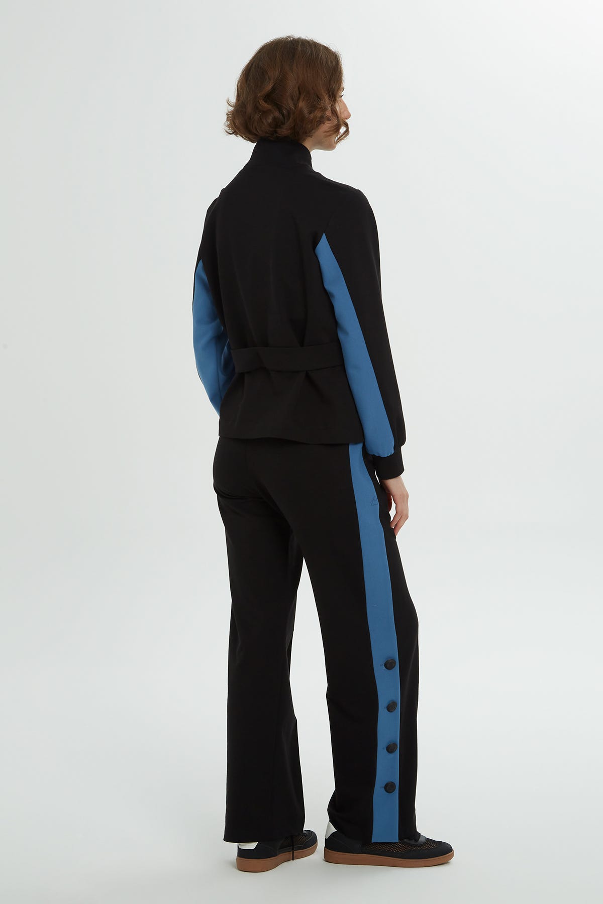 Paçası Düğme Detaylı Eşofman Takımı