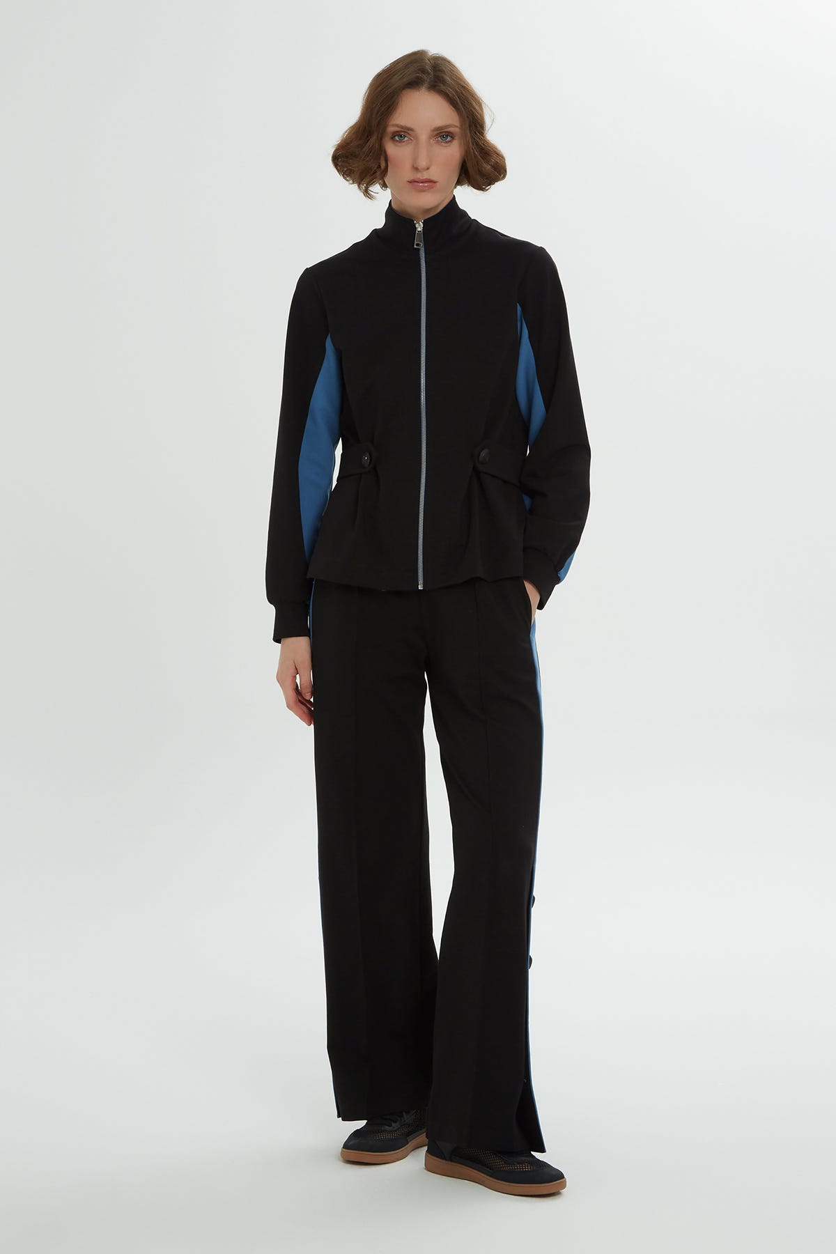 Paçası Düğme Detaylı Eşofman Takımı