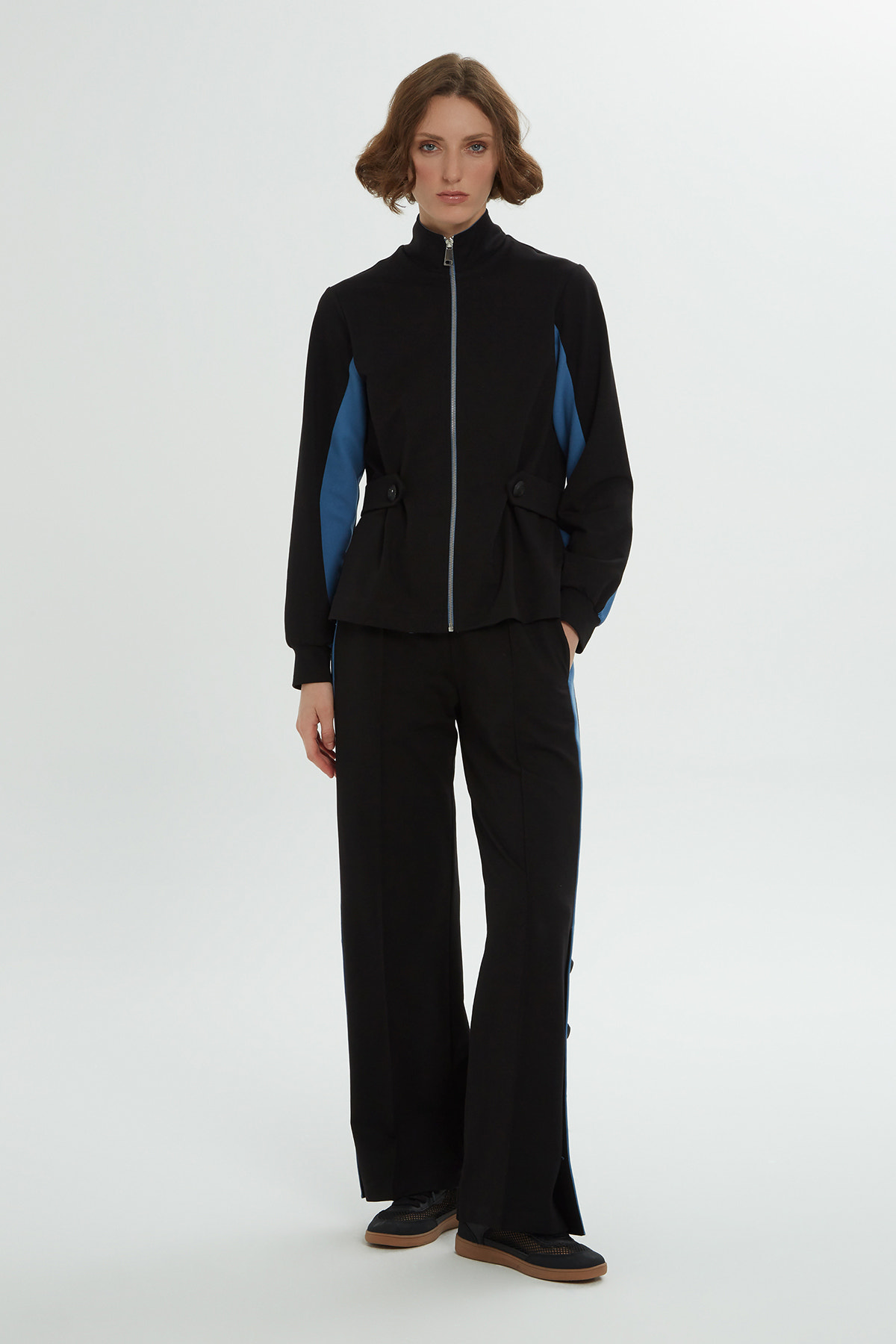 Paçası Düğme Detaylı Eşofman Takımı