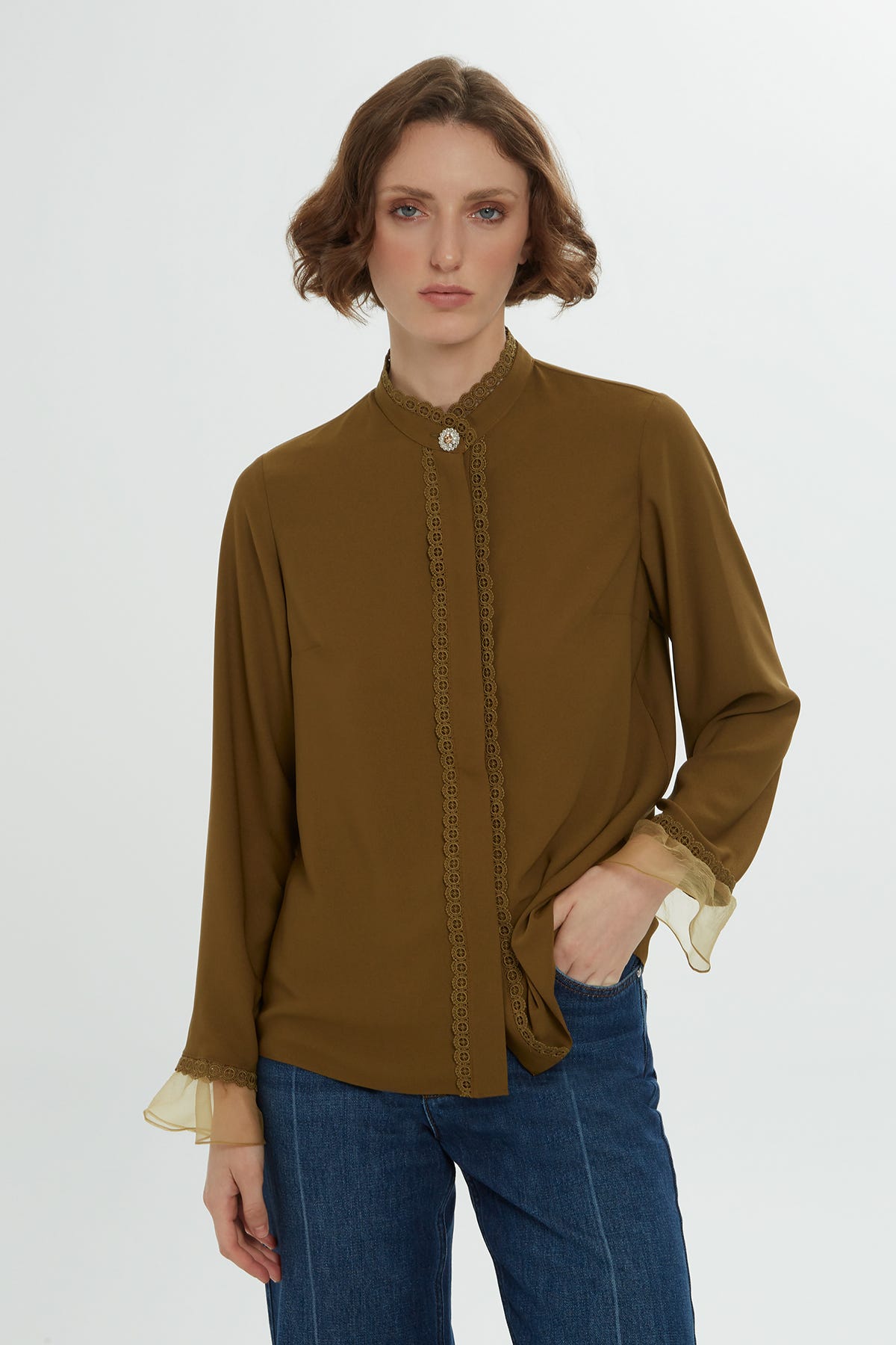 Ön Pat Dantel Detaylı Kol Ucu Şifon Gömlek