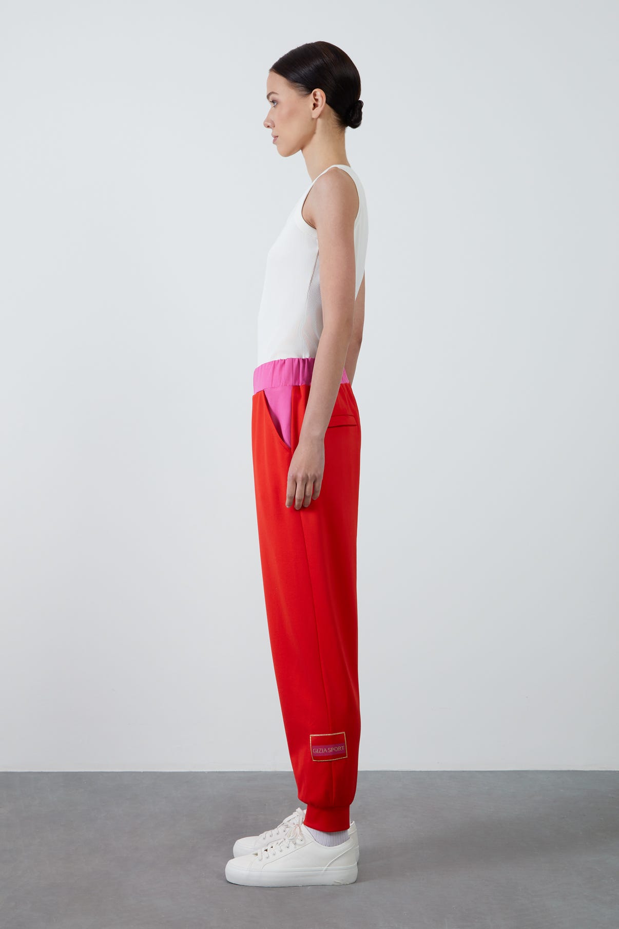 Paçası Etiket Detaylı Kontrast Renkli Pembe Eşofman Altı