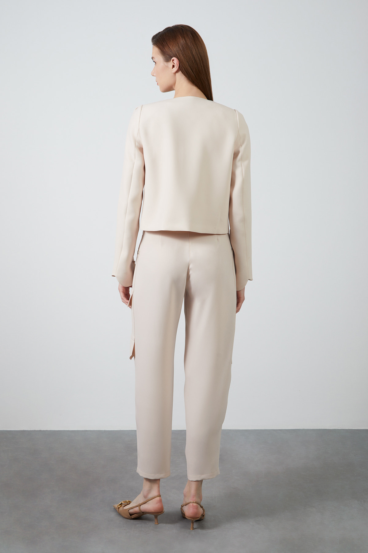 Nakış Ve Bağcık Detaylı Bej Ceket