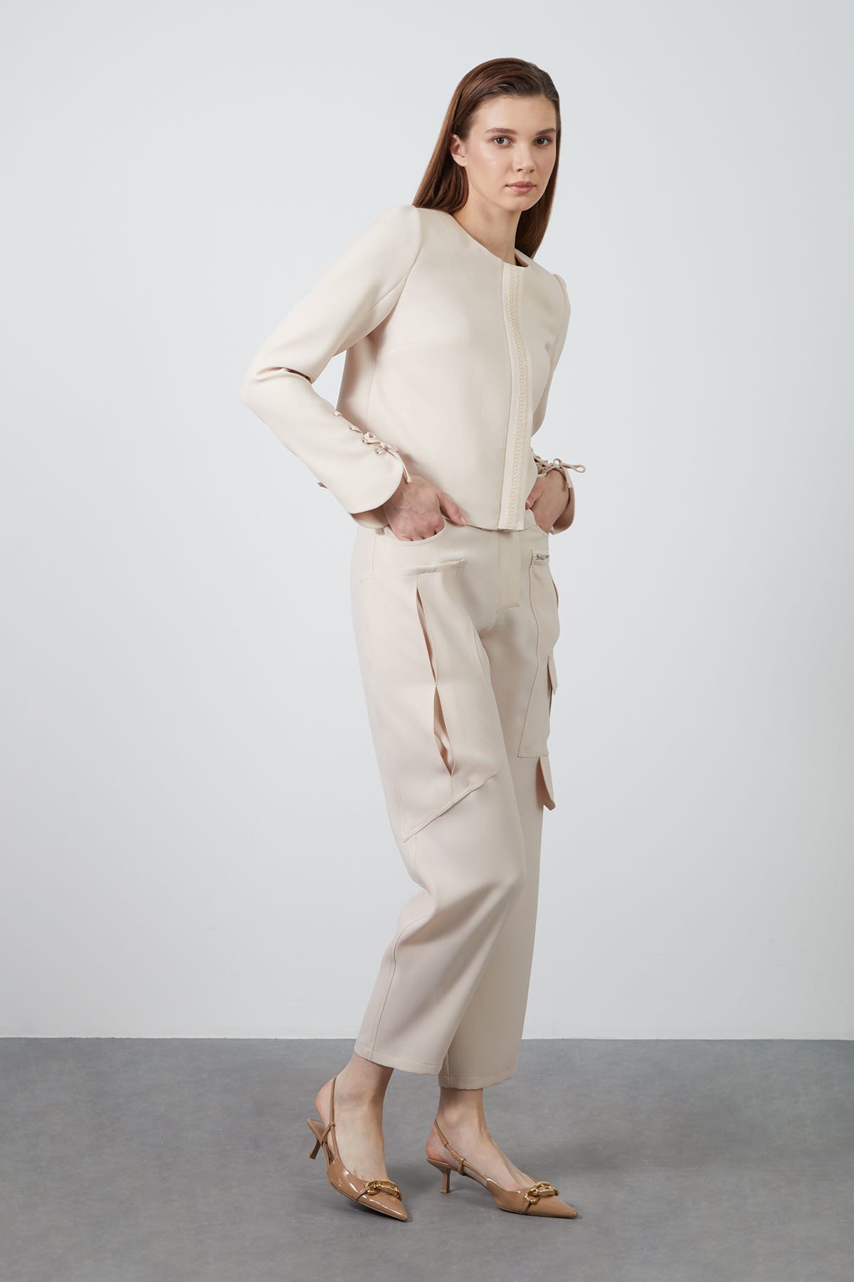 Nakış Ve Bağcık Detaylı Bej Ceket