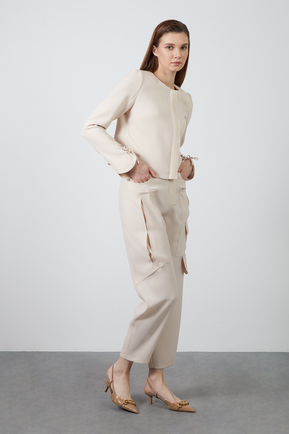 Nakış Ve Bağcık Detaylı Bej Ceket