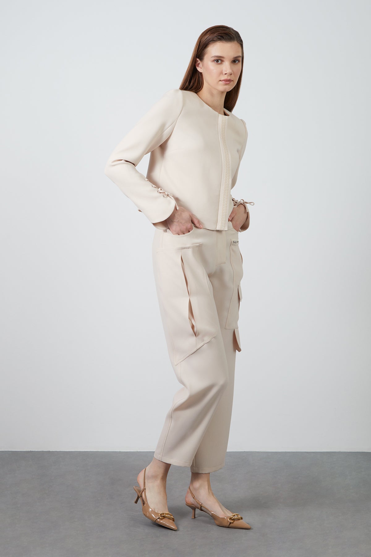 Nakış Ve Bağcık Detaylı Bej Ceket