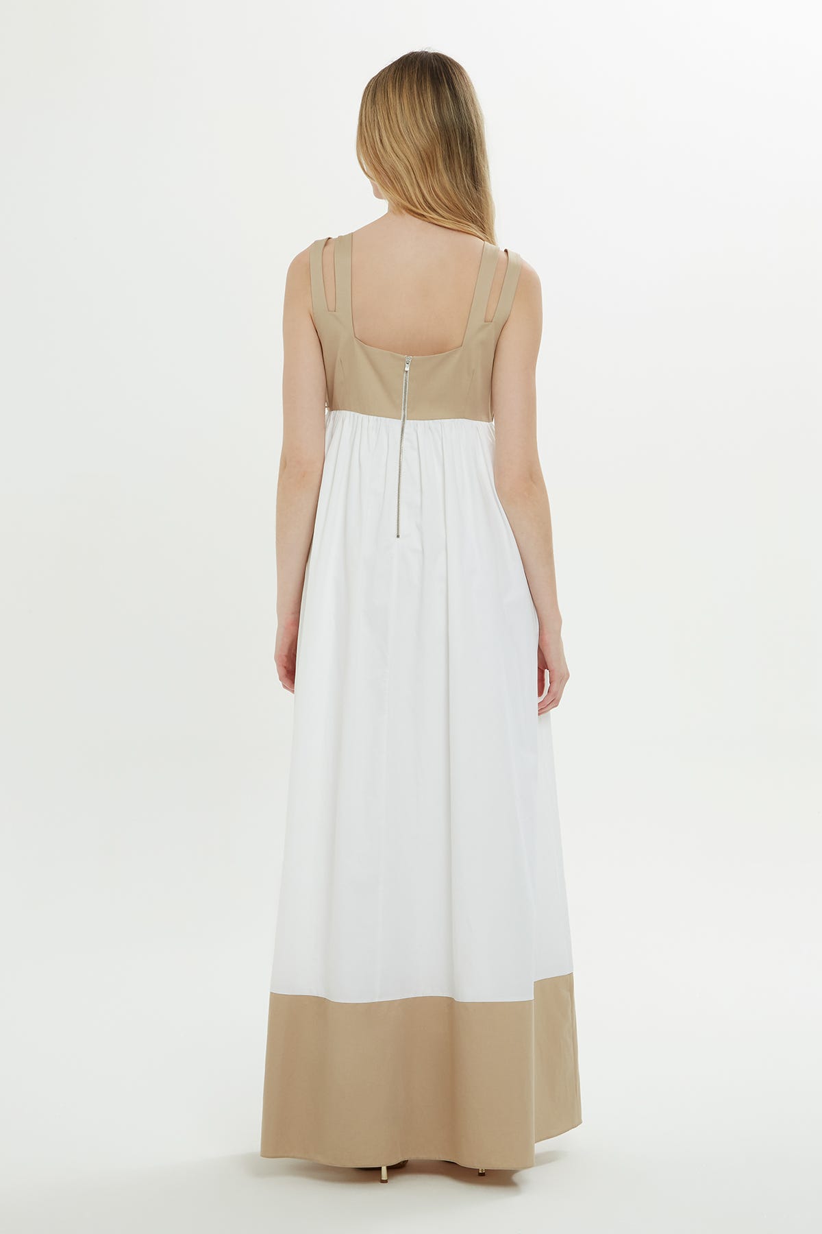 İki Renkli Askılı Uzun Beyaz Elbise