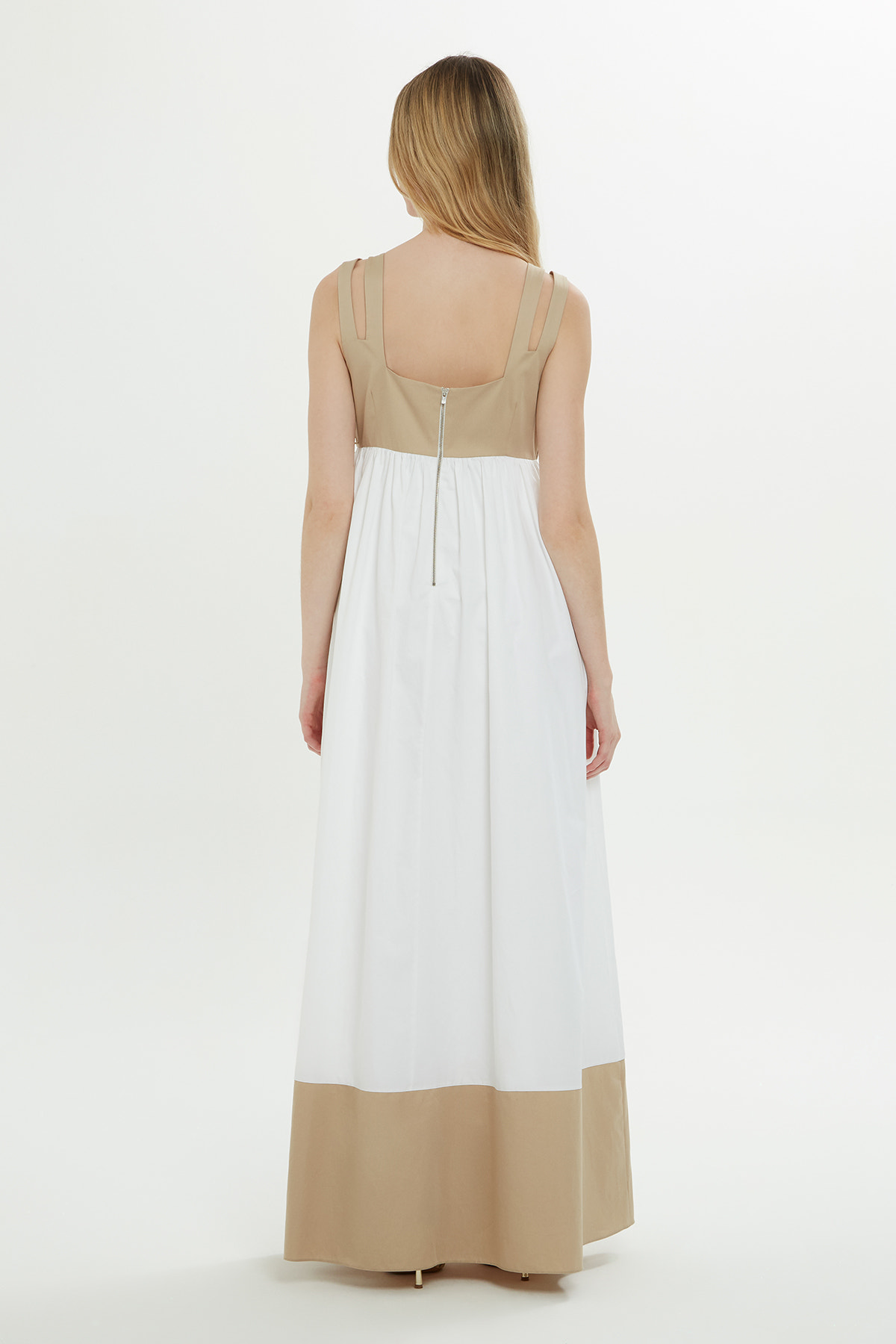 İki Renkli Askılı Uzun Beyaz Elbise