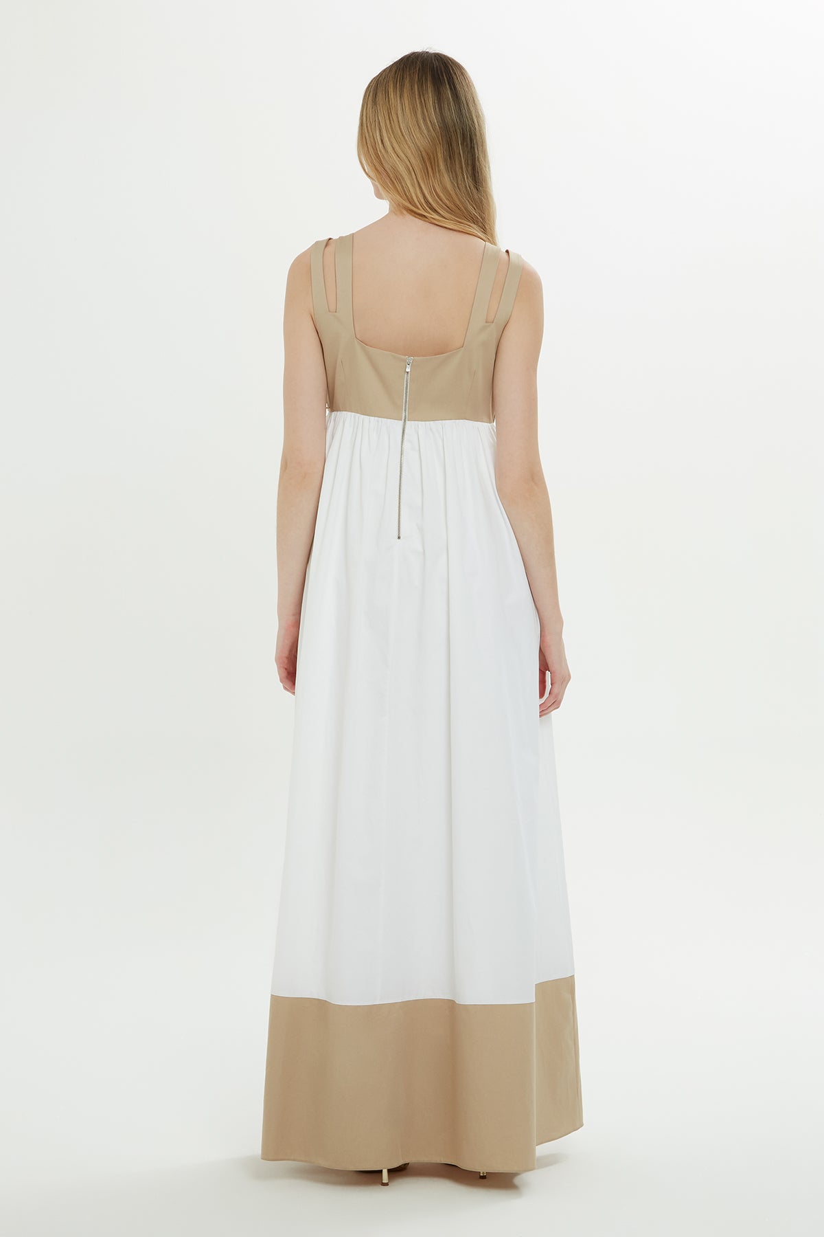 İki Renkli Askılı Uzun Beyaz Elbise