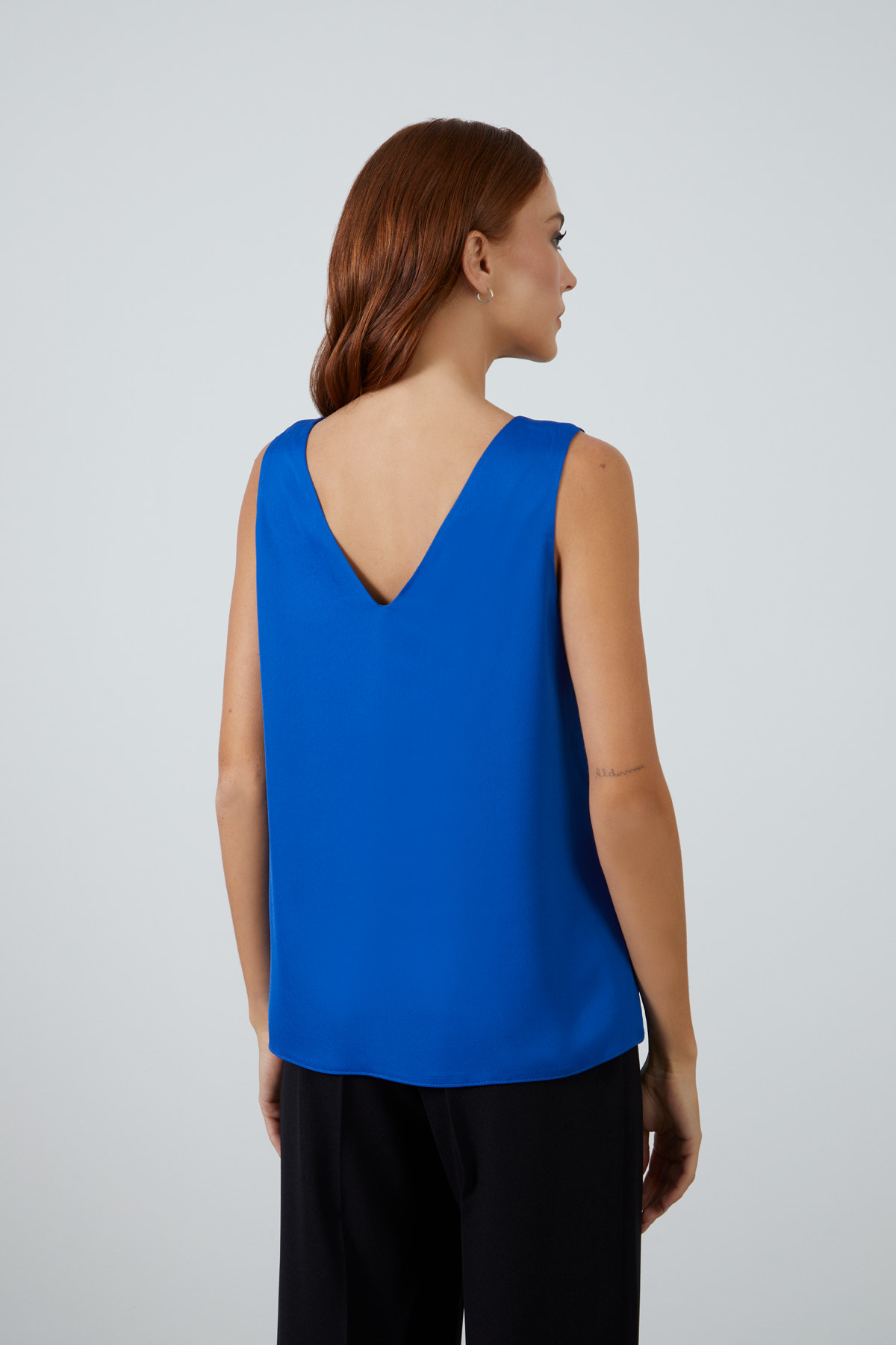 V Yaka Saten Mavi Kolsuz Bluz