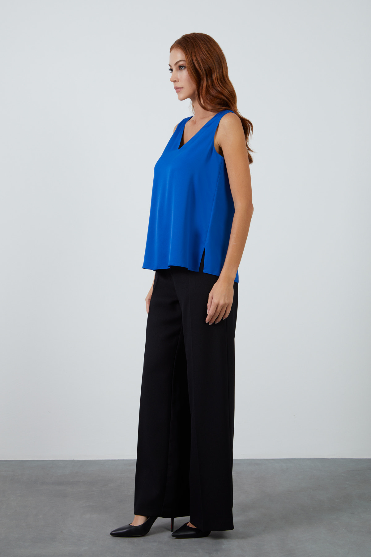 V Yaka Saten Mavi Kolsuz Bluz