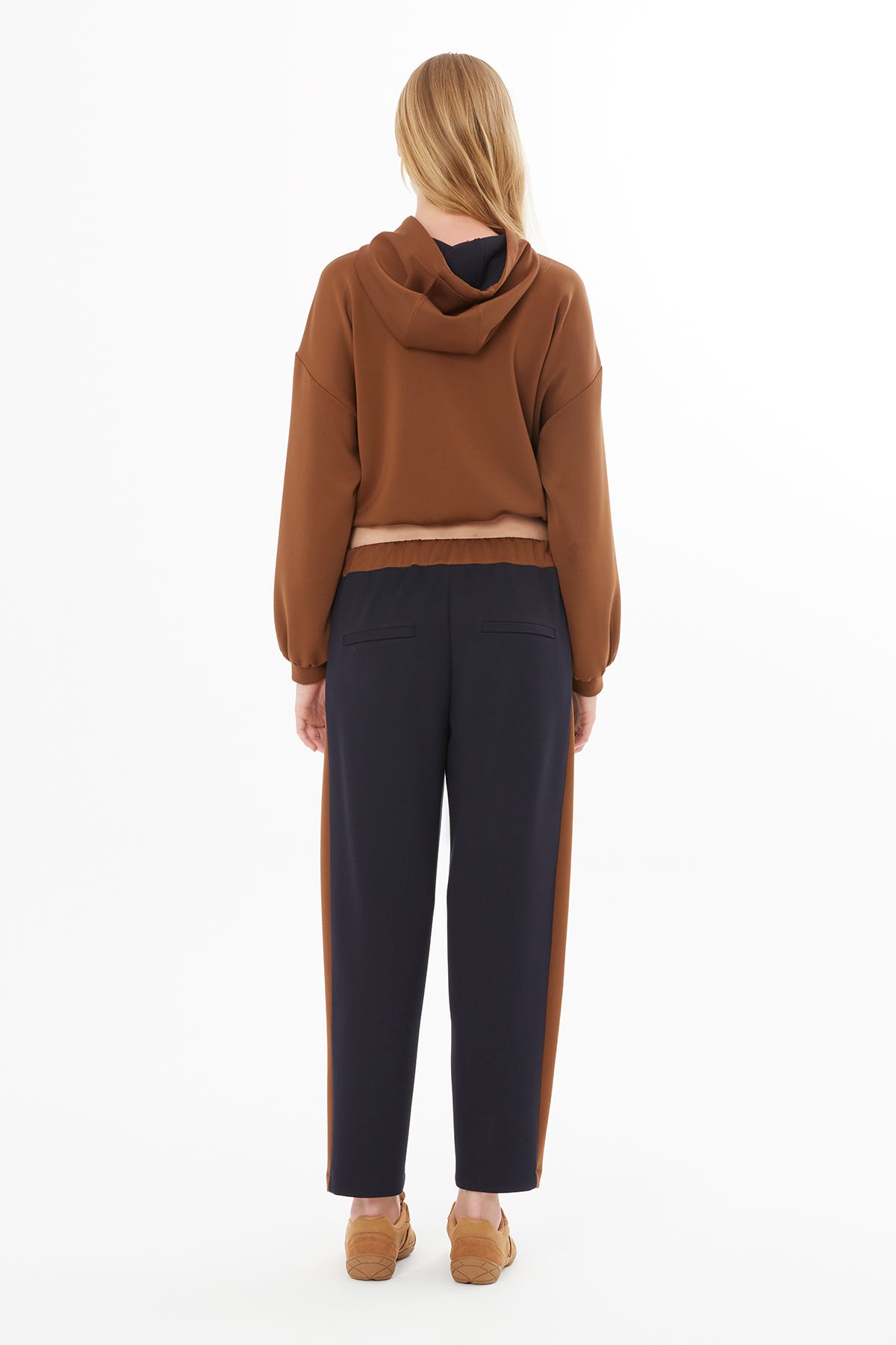 Çoban Dikiş Detaylı Asimetrik Eşofman Altı