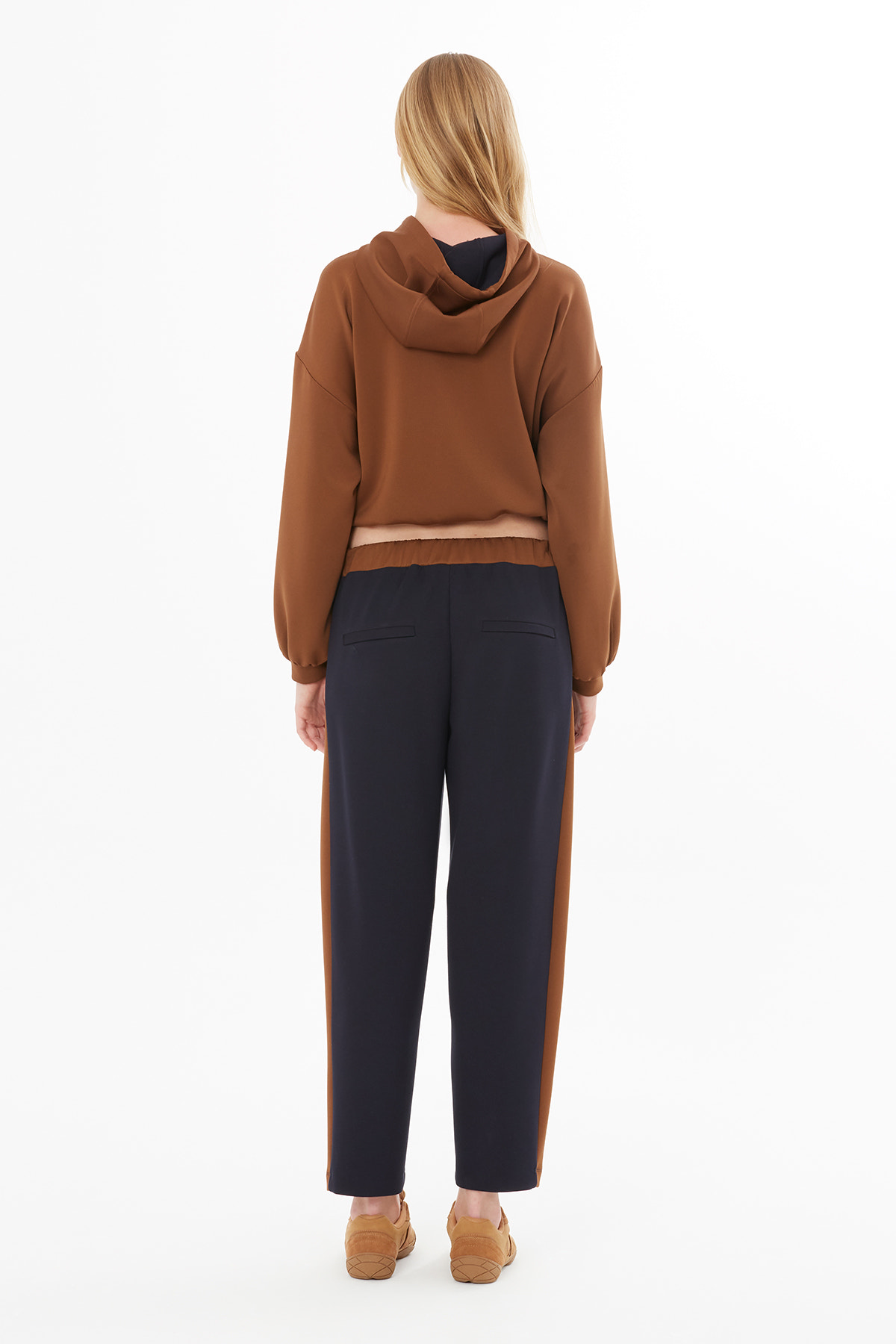 Çoban Dikiş Detaylı Asimetrik Eşofman Altı