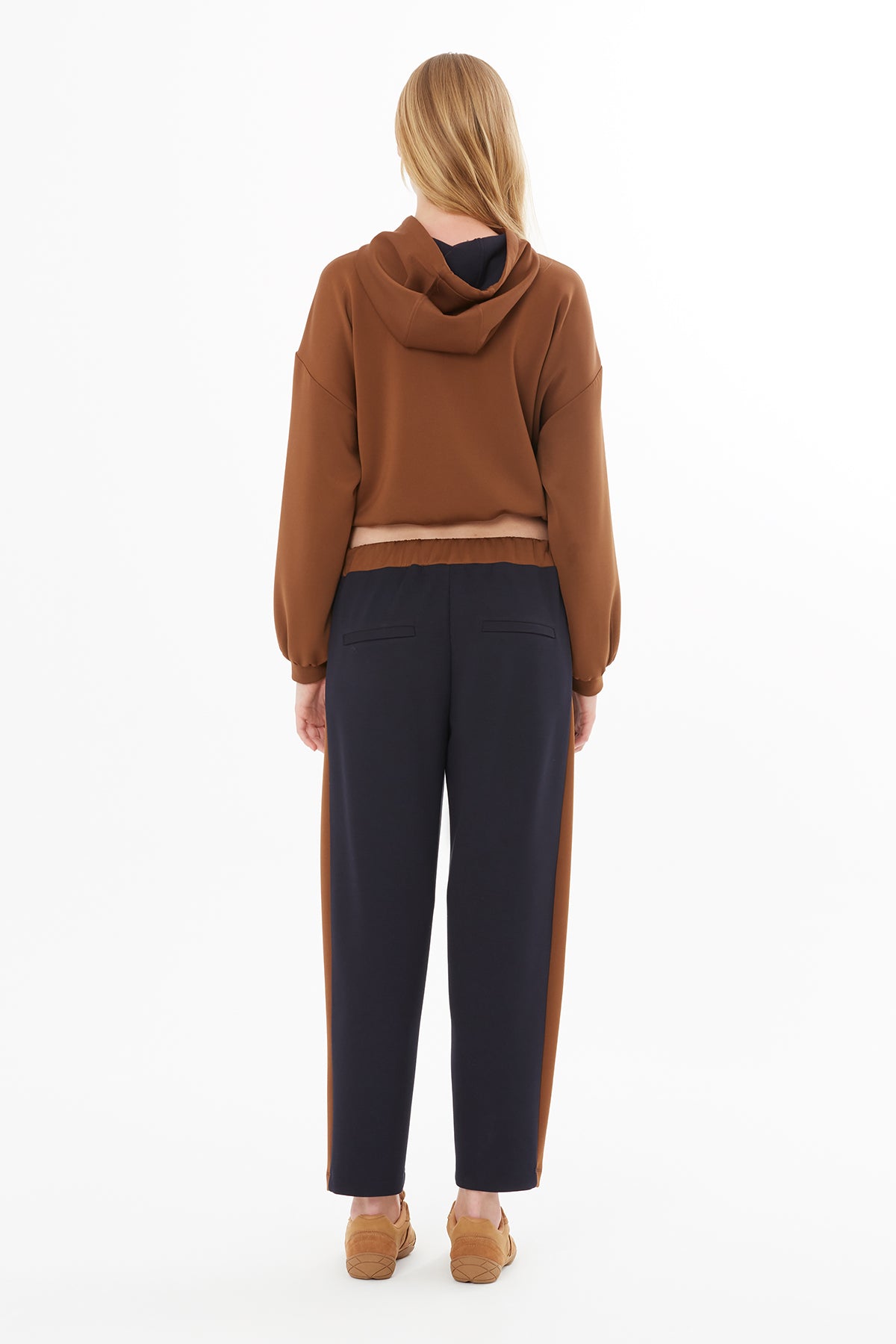 Çoban Dikiş Detaylı Asimetrik Eşofman Altı