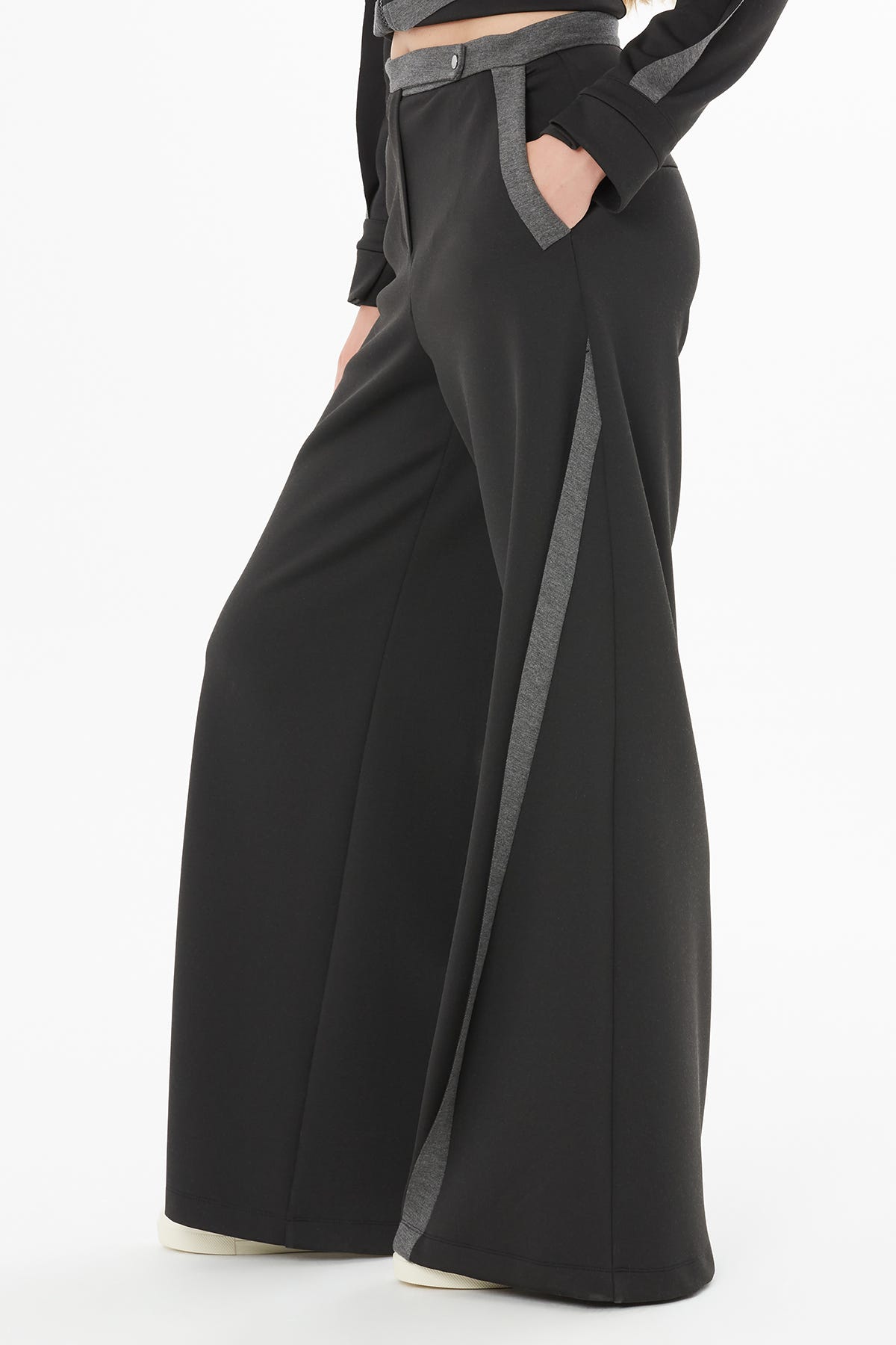 Kontrast Şerit Detaylı Eşofman Altı