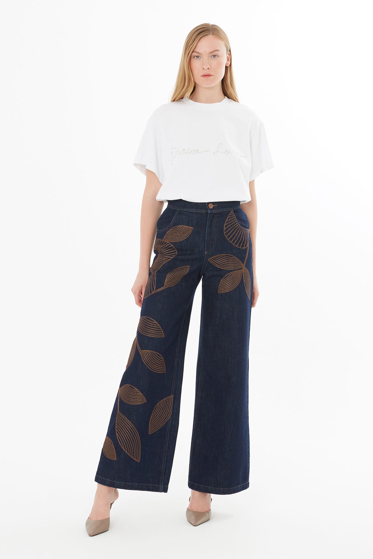 Nakış Detaylı Bol Paça Jean Pantolon