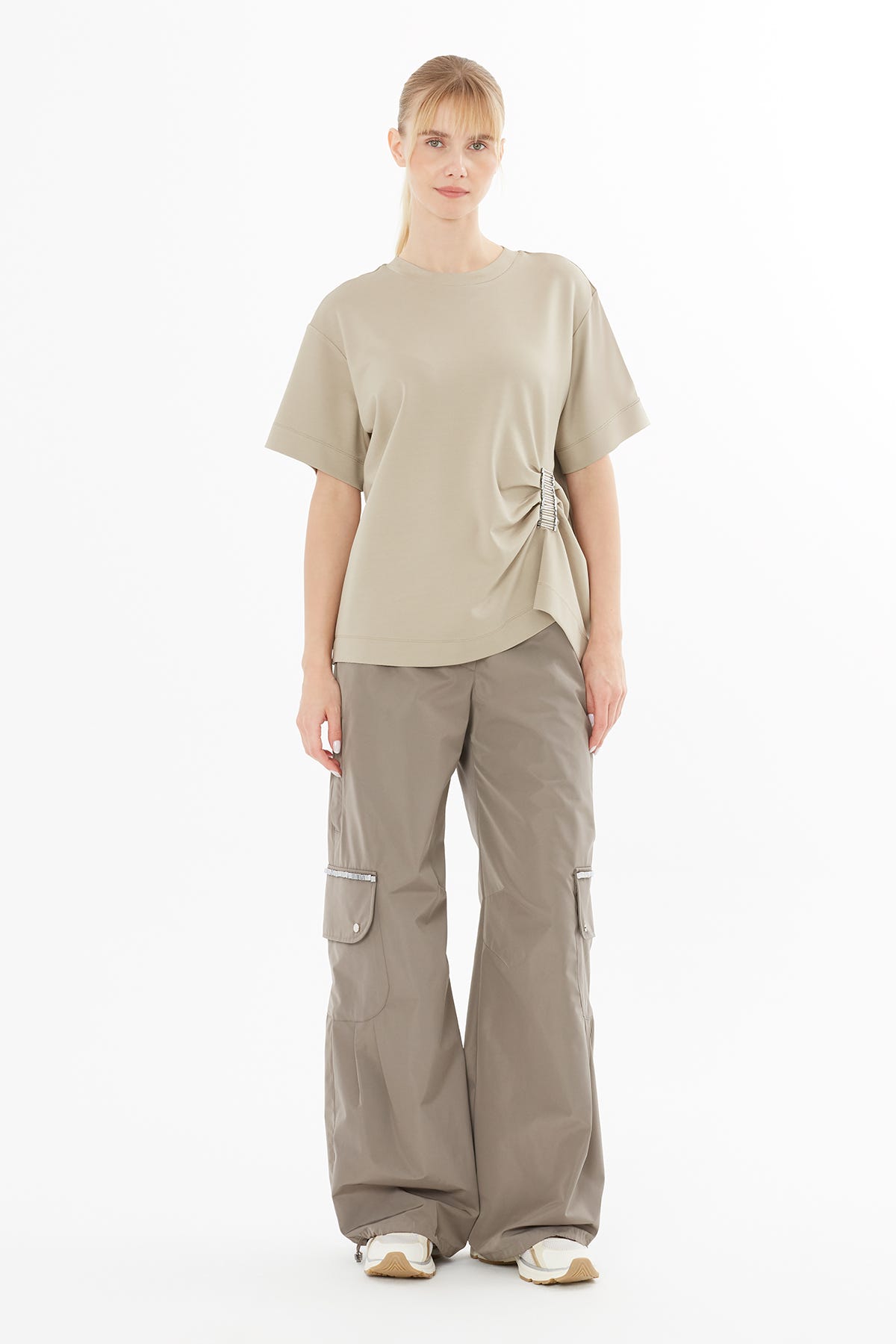 Beli İşleme Detaylı Büzgülü T-Shirt