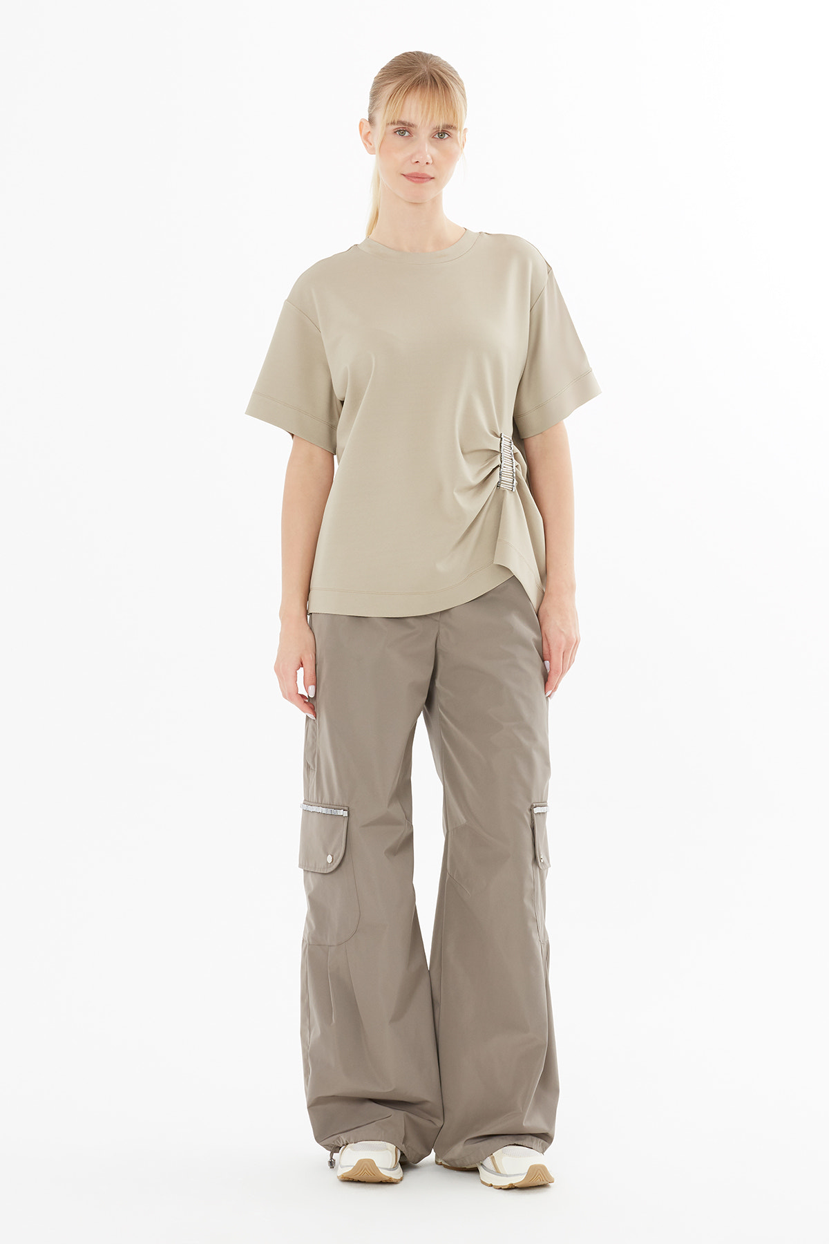 Beli İşleme Detaylı Büzgülü T-Shirt