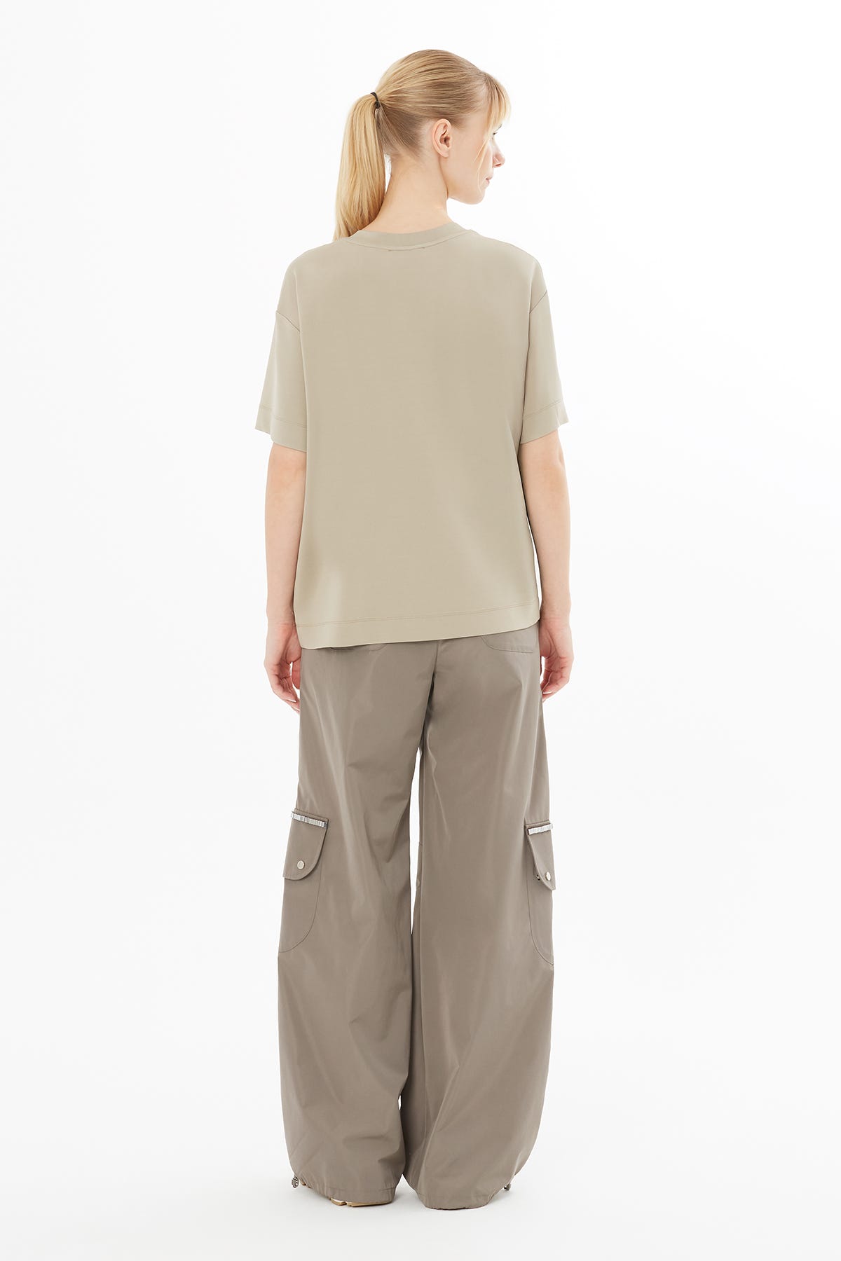 Beli İşleme Detaylı Büzgülü T-Shirt