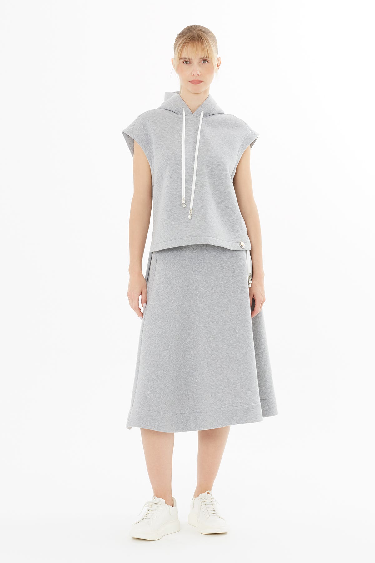 Kolsuz Logo Detaylı Sweatshirt