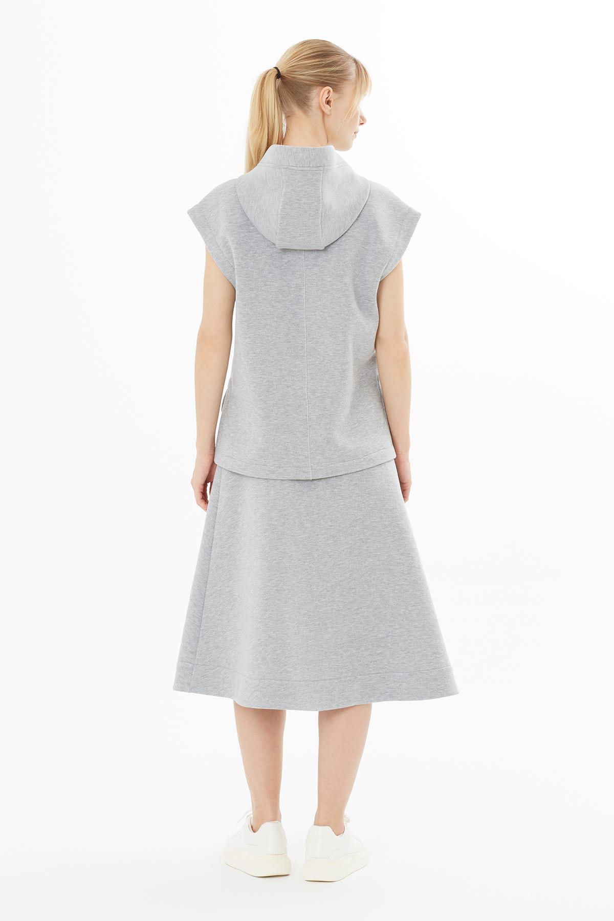 Kolsuz Logo Detaylı Sweatshirt