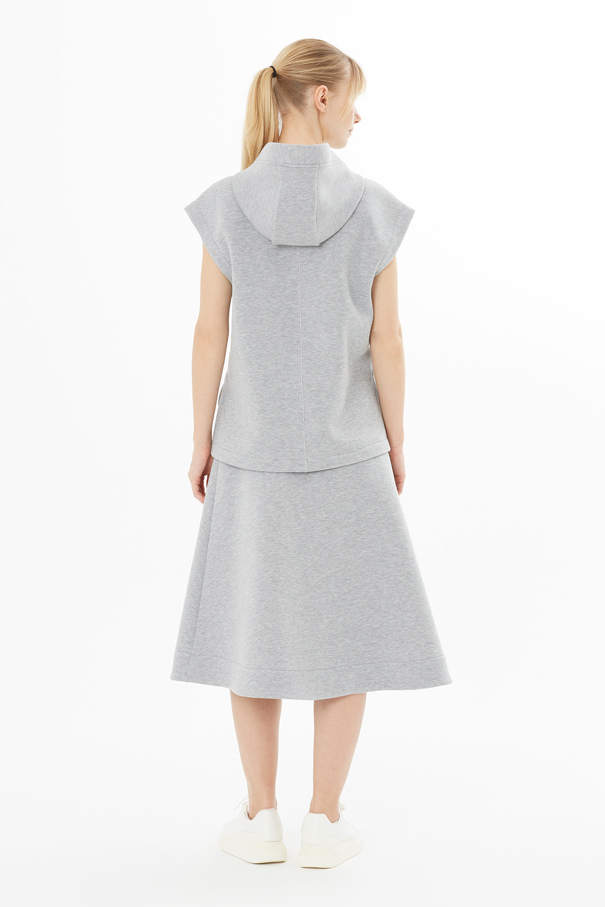 Kolsuz Logo Detaylı Sweatshirt