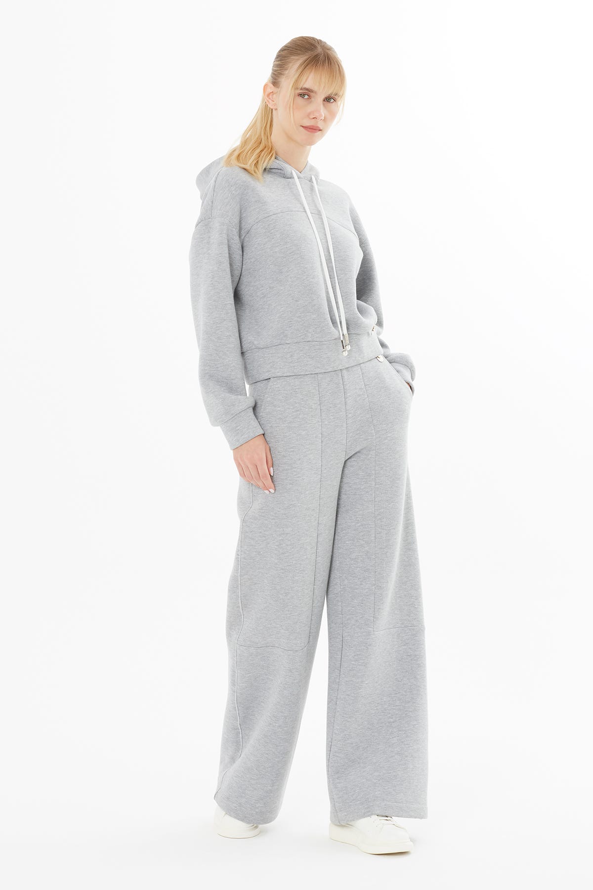 Logo Detaylı Kapüşonlu Sweatshirt