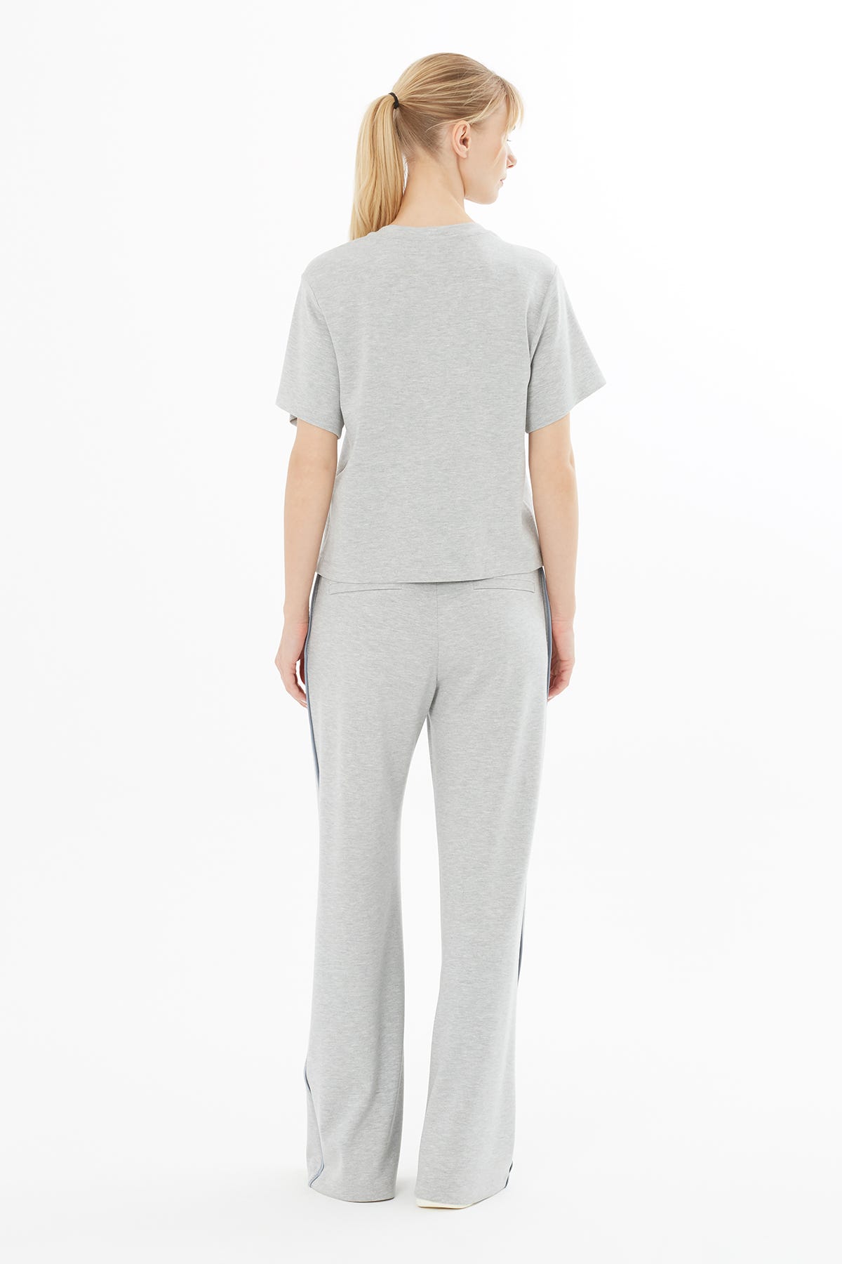 İçi Elyaflı Aksesuarlı T-shirt